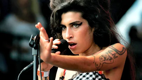 Amy Winehouse, atacata de hackeri