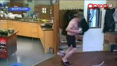 Big Brother, un reality show cu lipici… la propriu! (Video)