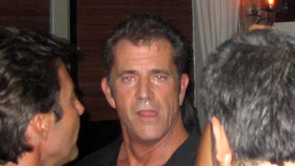Mel Gibson a sarit sa bata un ziarist, din cauza unei poze