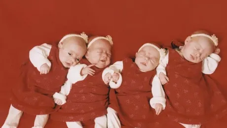 4 surori au nascut 4 copii in 4 zile