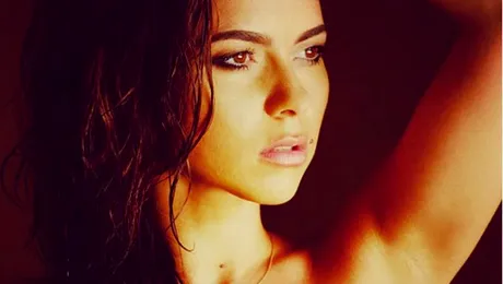 Inna, cu sânii goi pe internet