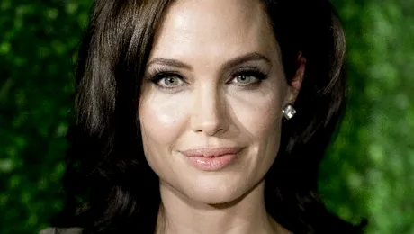 După masectomie, Angelina Jolie şi-a extirpat şi ovarele