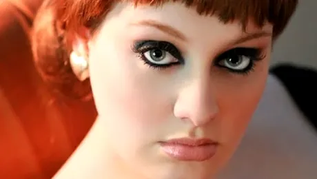 Adele a fost operata cu succes pe coardele vocale