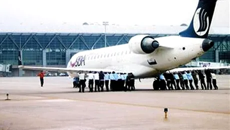 Avion cu motoare de 30 chinezi putere