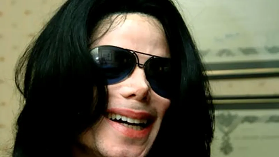 Cine a furat nasul fals al lui Michael Jackson?