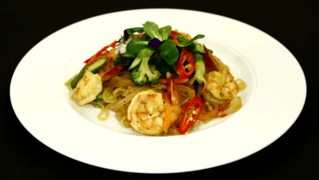 Un filipinez face spectacol la ,,Chefi la cuţite”: ,,În spatele uşilor sigur este un fan Asia Express”