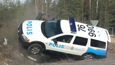 Topul celor mai spectaculoase accidente provocate de masinile de politie! (Video)