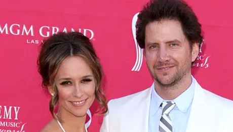 Jennifer Love Hewitt a fost ceruta in casatorie, pe scena