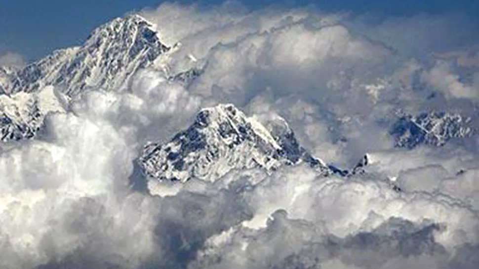 86 de turiști salvați de pe Everest