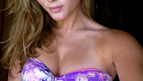 LOL! Cum râde o vedetă minoră de bărbaţii care spun că sunt prea dotaţi pentru prezervativ