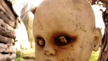 Insula Papusilor, o destinatie reprezentativa pentru turismul negru (poze)