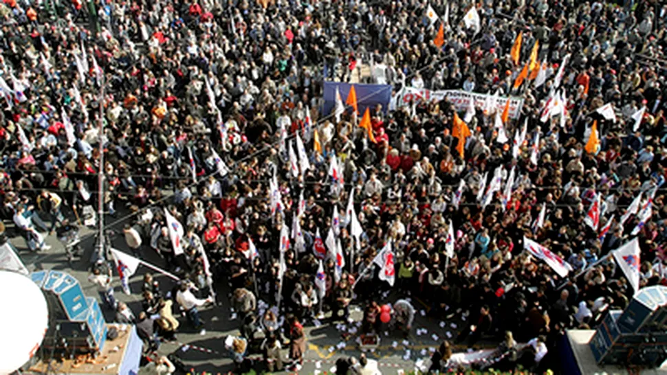 Mii de greci protesteaza fata de masurile de austeritate
