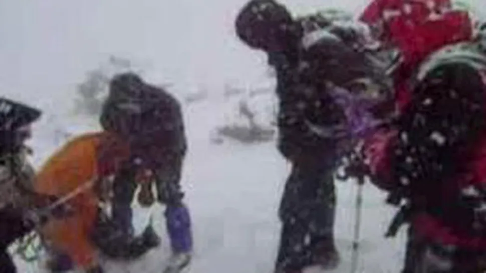 Alpinist ranit lasat de prieteni sa moara, in Anzi (Video)