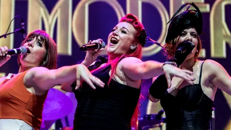 Scott Bradlee’s Postmodern Jukebox sau experienţa de concert ca o petrecere în stilul Great Gatsby