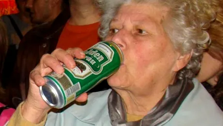 „Sf. Parascheva”, o sarbatoare cu alcool in dotare! (FOTO)