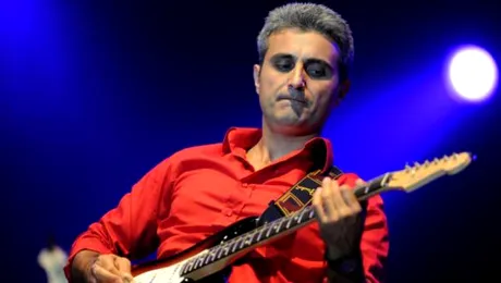 Robert Turcescu concurează cu Naomi la Eurovision 2013