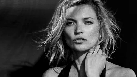 Kate Moss, escortată de poliţie, pentru comportament turbulent la bordul unui avion