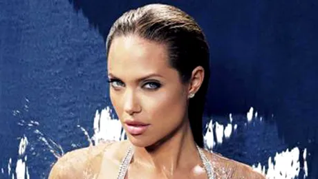 Angelina Jolie e obsedata de riduri
