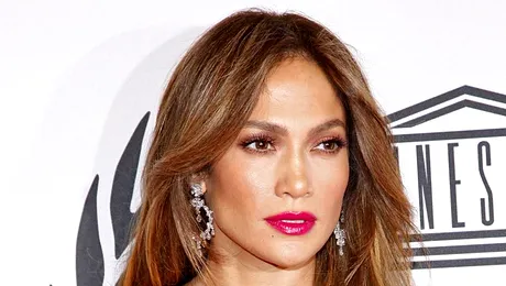 Menajeră concediată pentru că i-a cerut un autograf lui Jennifer Lopez