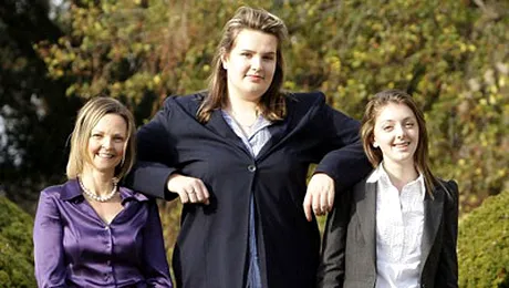 Cea mai inalta adolescenta din lume: 1,98 m la 16 ani! (Poze)