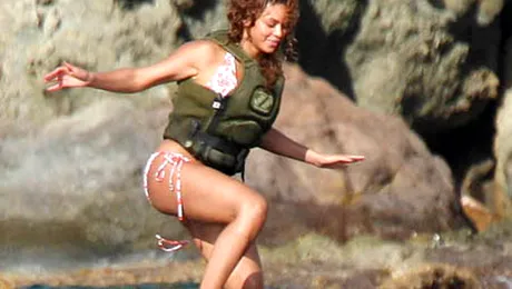 Beyonce a facut sarbatorile in bikini! (poze)