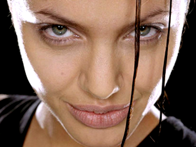Angelina Jolie era o sado-masochista drogata