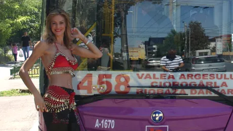 Roxana Ciuhulescu distruge maşini!