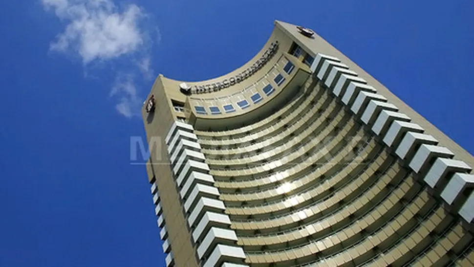 O femeie a căzut de la etajul 17 al Hotelului Intercontinental din Capitală