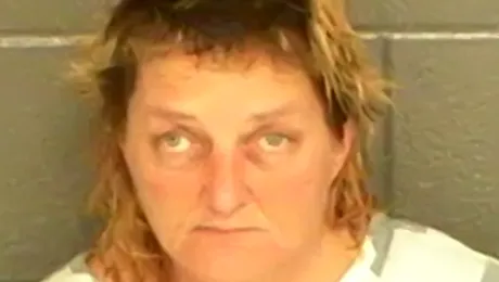 A sunat la 911 ca să reclame că nu îi place poza făcută la arestare