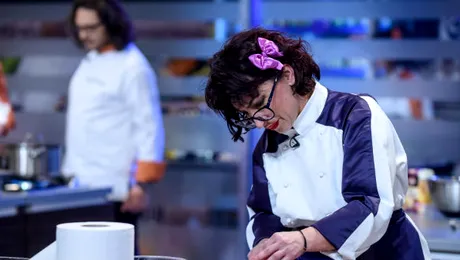 Orgolii inflamate, farfurii arătoase şi încă o eliminare din echipa verde la „Chefi la cuţite