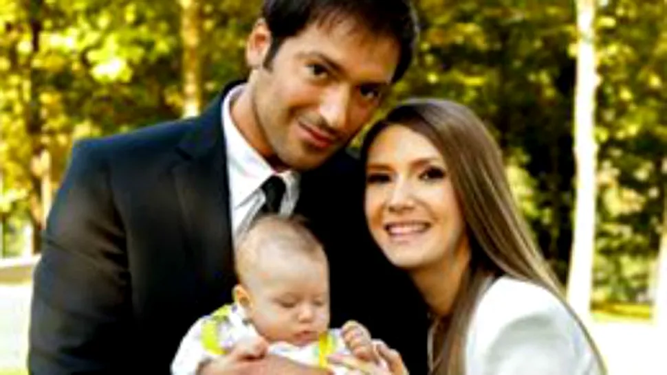 Adela Popescu şi Radu Vâlcan l-au botezat pe fiul lor. Ce familie fericită! - FOTO