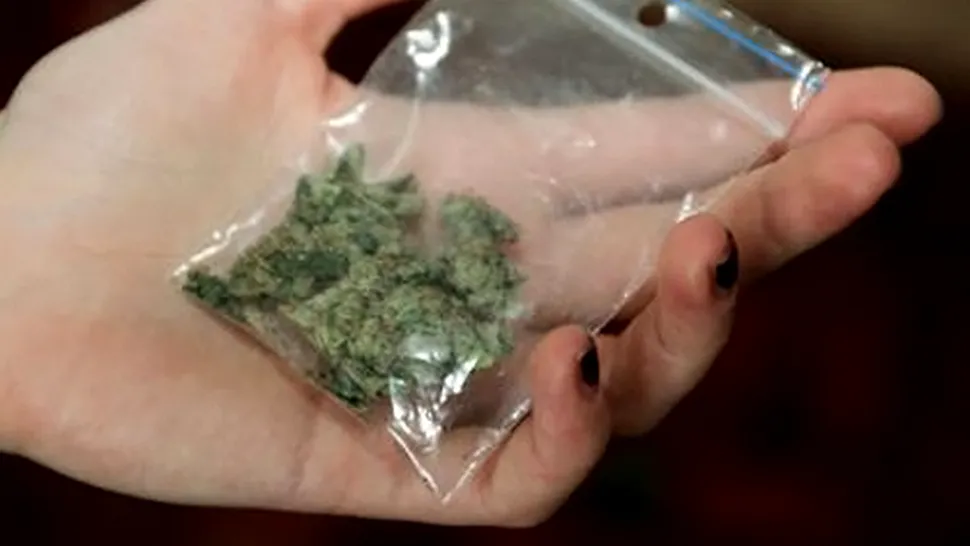 Taximetrist plătit cu marijuana de un client lefter