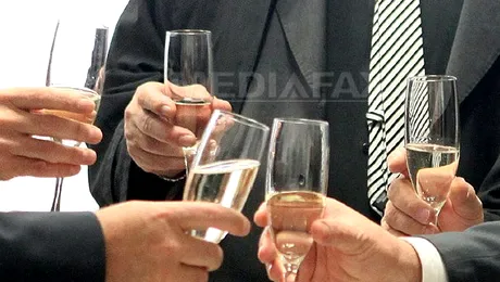 Francezii beau mai puțină șampanie pentru că sunt… triști