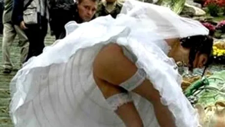 Tu ai pune asemenea fotografii în albumul de nuntă?