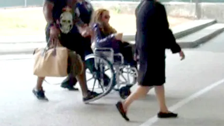 Mariah Carey, in scaunul cu rotile dupa cazatura de la Singapore