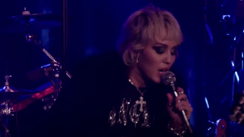VIDEO: Cover-ul „Zombie” cântat de Miley Cyrus, considerat unul dintre cele mai reuşite chiar de către The Cranberries 