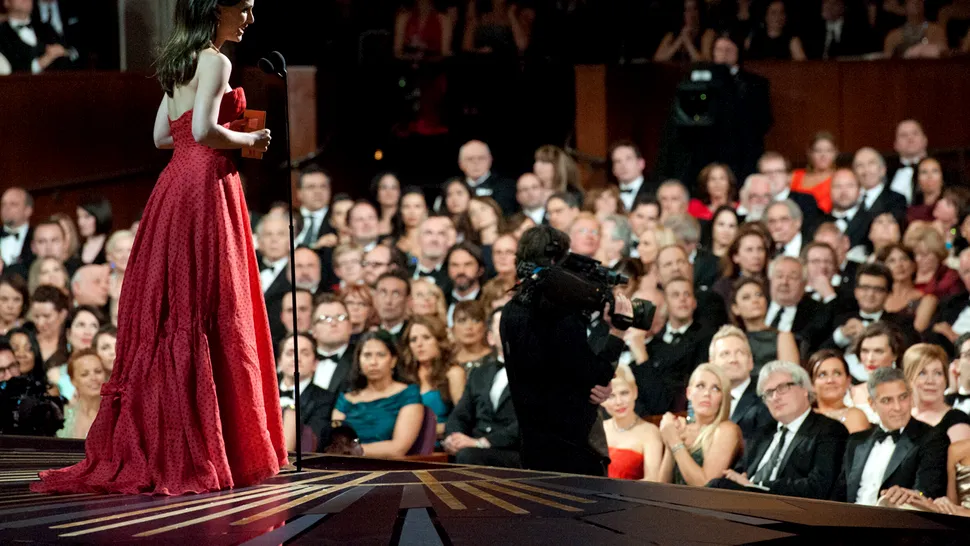 Rochia lui Natalie Portman de la Premiile Oscar 2012, vândută pentru 50.000 $