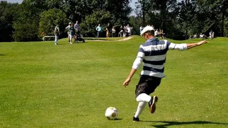 FootGolf – sportul ce combină fotbalul cu golful (Video)