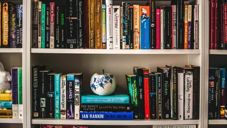 Șapte idei de biblioteci pentru o cameră plină de povești