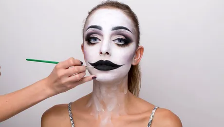 Bianca de la Amadeus, transformata in papusa-Joker de Halloween! Iata ce machiaj si-a facut!