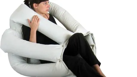 Fotoliul-caracatita si cuvertura obscena