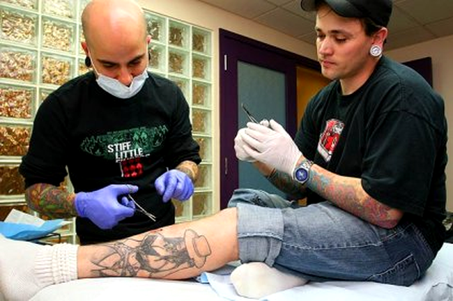 Implant de silicoane pentru un tatuaj