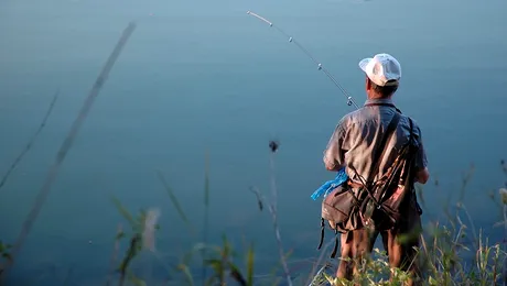 10 idei de cadouri utile pentru iubitorii de natură, de aventuri pe apă și pescuit