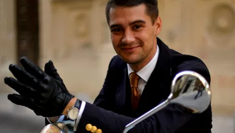 Prezentatorul “Hell’s Kitchen – Iadul Bucătarilor” vine pe scuter la filmări