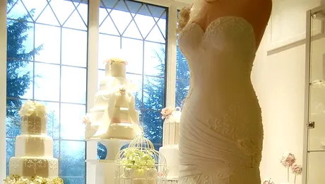 Nu vei ghici ce ascunde această rochie de mireasă