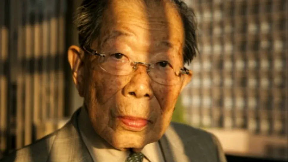 
La 103, cel mai longeviv medic din lume dezvăluie secretul longevităţii! Iată ce mănâncă zilnic
