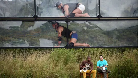 Concurenţii de la „Sunt celebru, scoate-mă de aici!” au sărbătorit Dragobetele în Africa de Sud! Iată ce cadouri au primit!