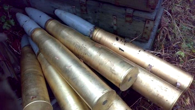 Proiectile de 125 de mm, asezate claie peste gramada