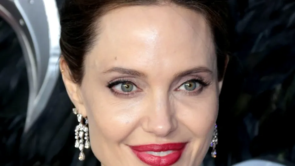 Angelina Jolie regizează filmul 