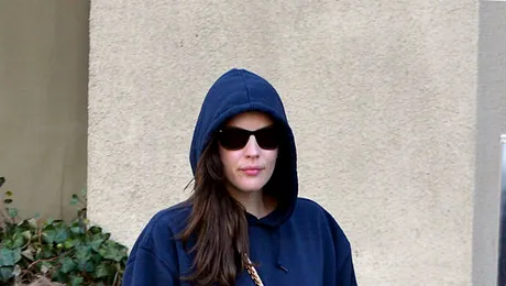 Ghici cine este vedeta deghizată